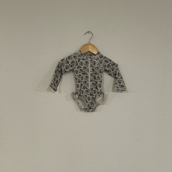 Rylee + Cru - Roses Rashguard - Picture 2 of 6